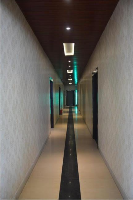 Krazy Hotel Haldwāni Zewnętrze zdjęcie