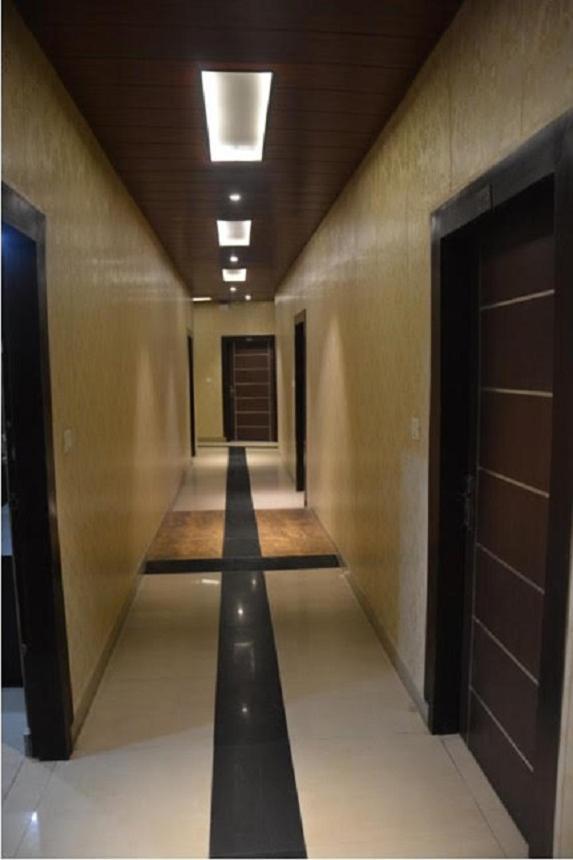 Krazy Hotel Haldwāni Zewnętrze zdjęcie