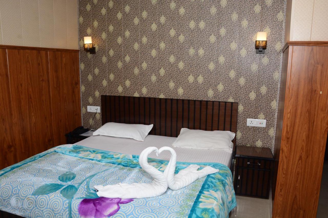 Krazy Hotel Haldwāni Zewnętrze zdjęcie