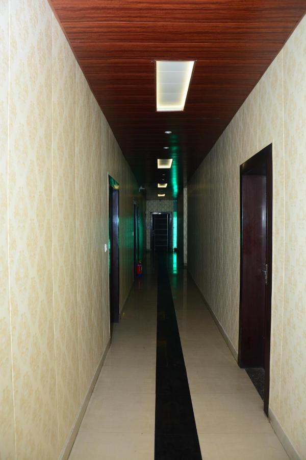 Krazy Hotel Haldwāni Zewnętrze zdjęcie