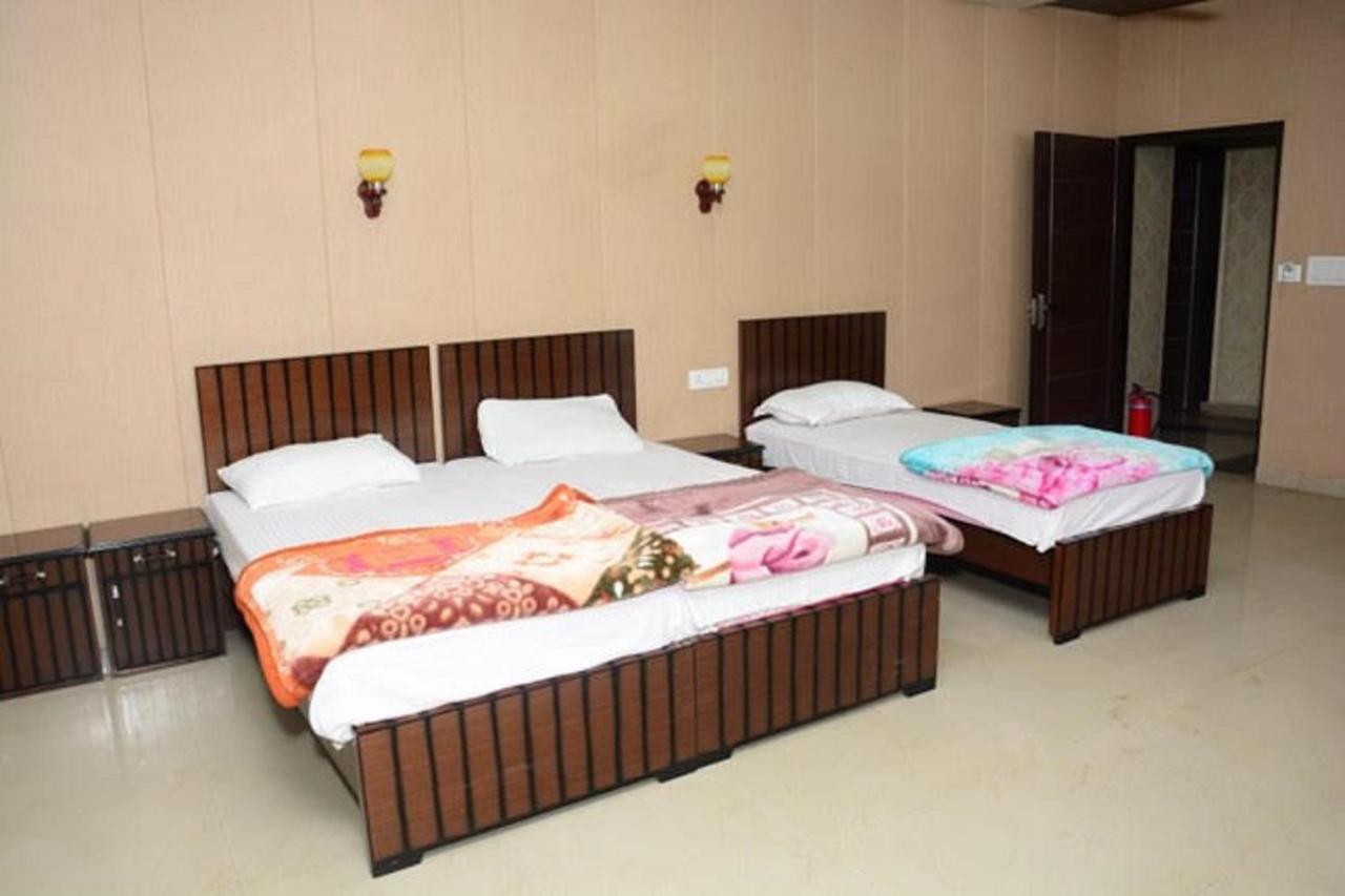 Krazy Hotel Haldwāni Zewnętrze zdjęcie