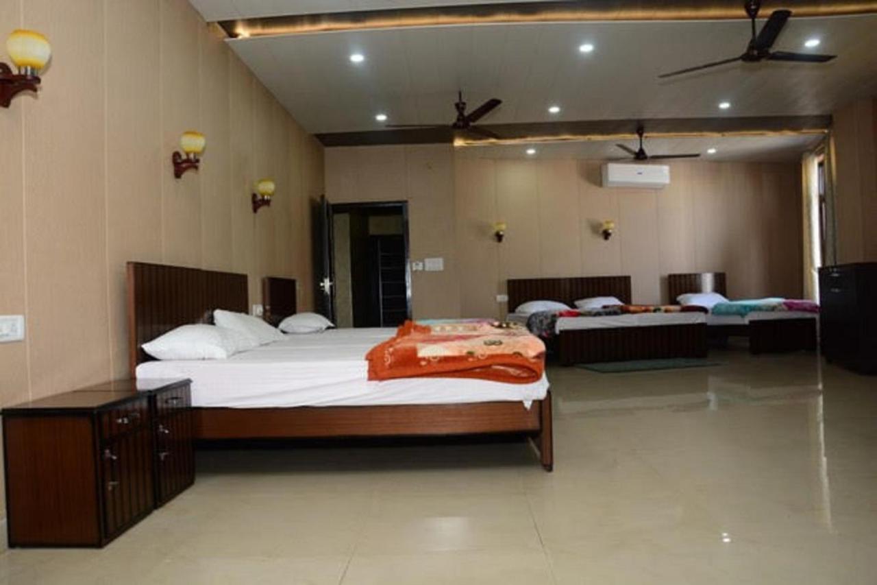 Krazy Hotel Haldwāni Zewnętrze zdjęcie